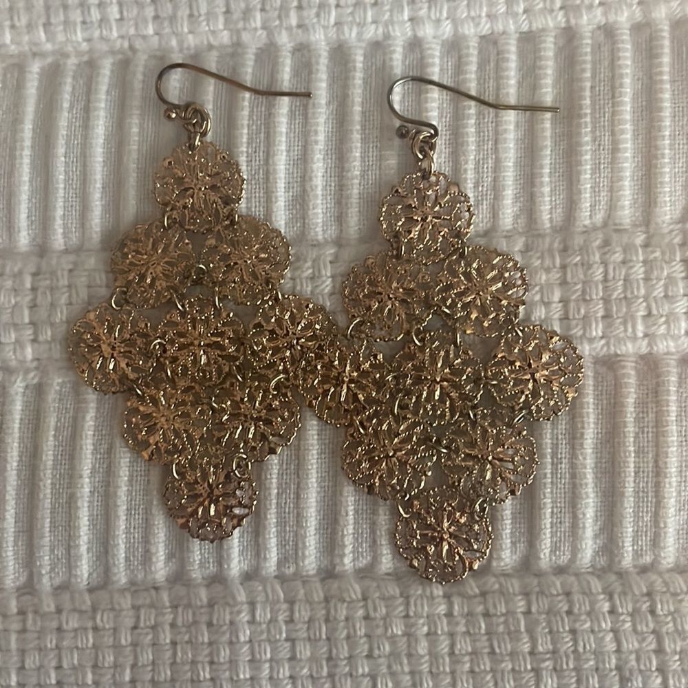 4 sets of earrings. Various colors - Picture 3 of 5